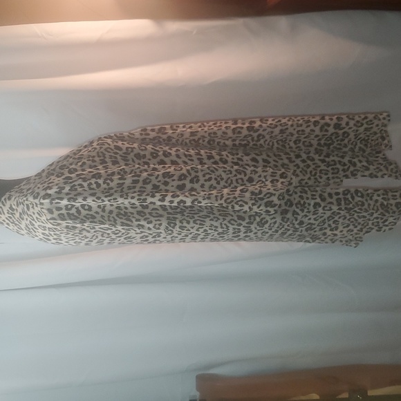 Leopard print kimono 🐆 - Picture 2 of 4